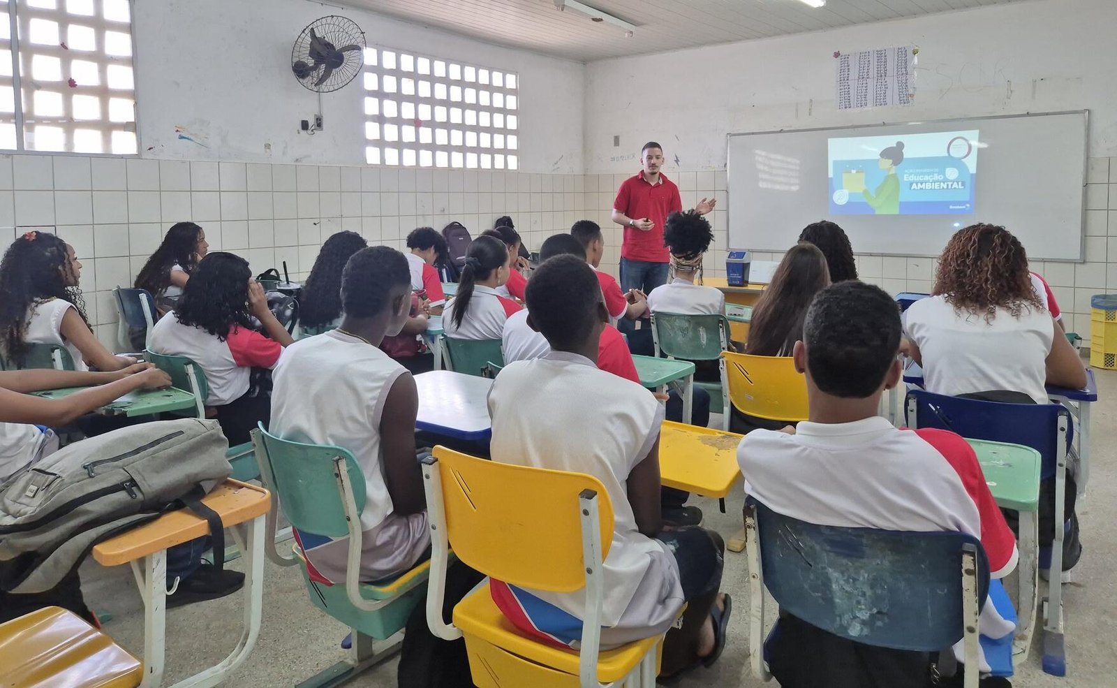 Palestra sobre economia circular e reciclagem